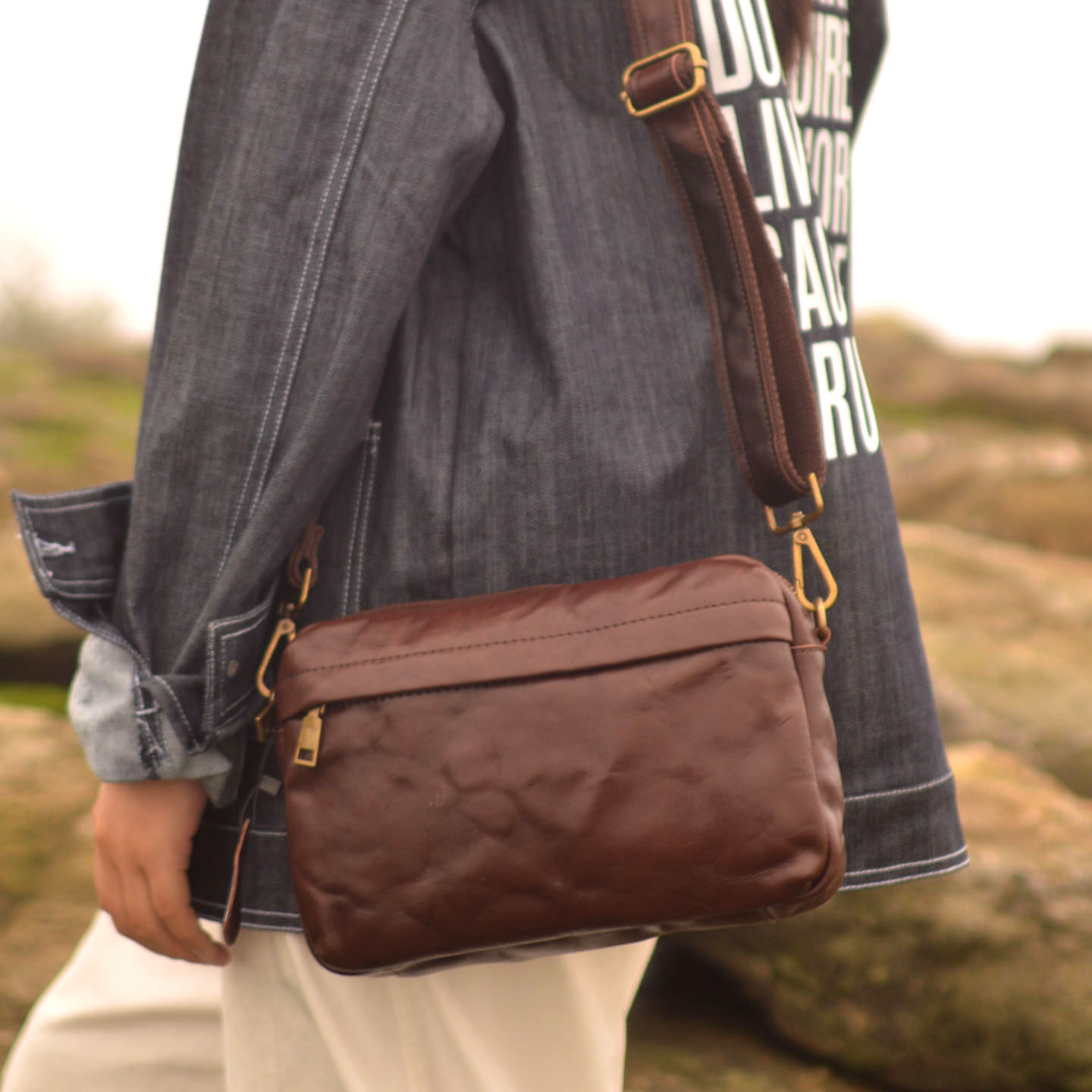 حقيبة كروس بودي عتيقة الطراز ب - مراجعة Leather Backpack Vintage وسعره