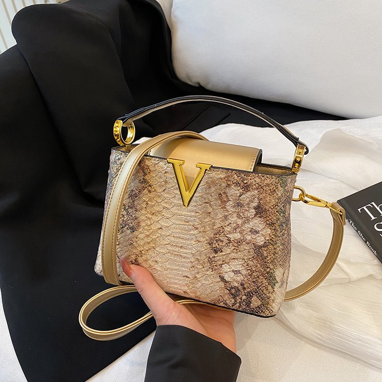 حقيبة ظهر عملية فاخرة بتصميم ب - مراجعة Backpack Diaper Bag وسعره