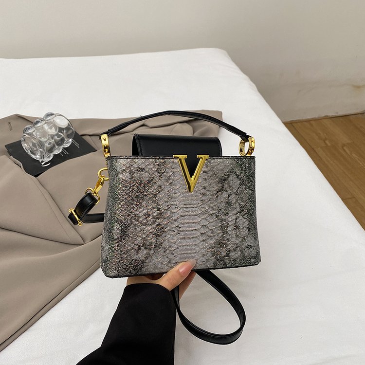 حقيبة ظهر عملية فاخرة بتصميم ب - مراجعة Backpack Diaper Bag وسعره